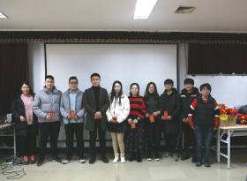 新春迎元宵，歡聲振精神，愛元宵三五風光，繁光遠綴天